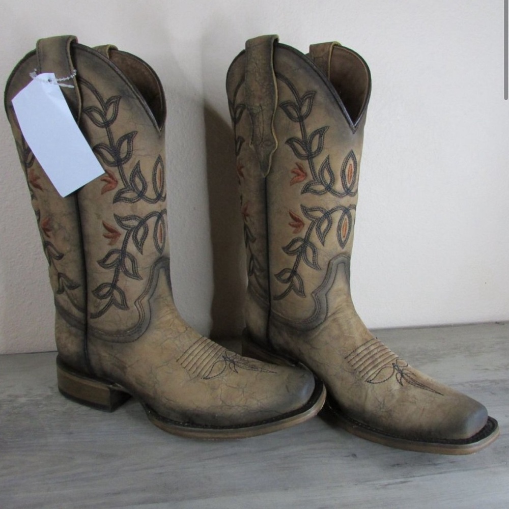 Circle G by Corral Women's Flowered Embroidery Square Toe Western Boots L2032